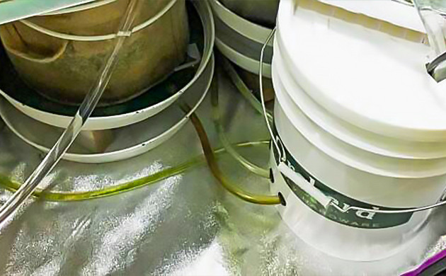 Установка водосборного ведра