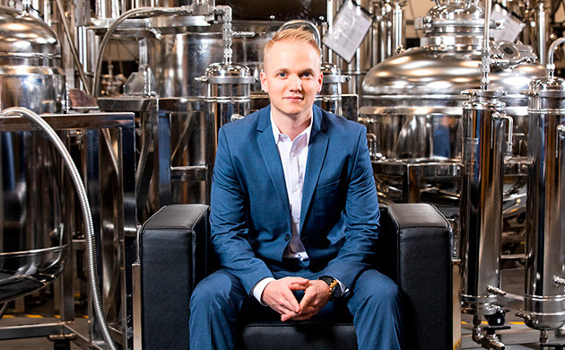 Никки Ти обучается у короля гашиша Mile High Man