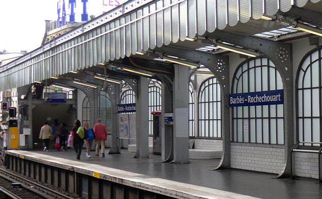 Район Барбес место для каннатуристов в Париже