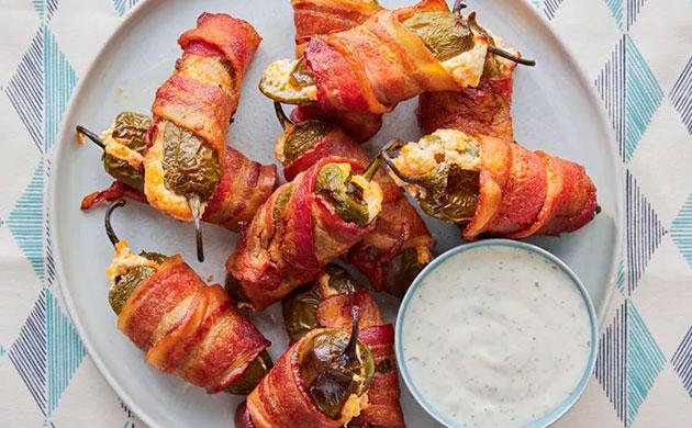 Готовые фаршированные халапеньо с канна-маслом